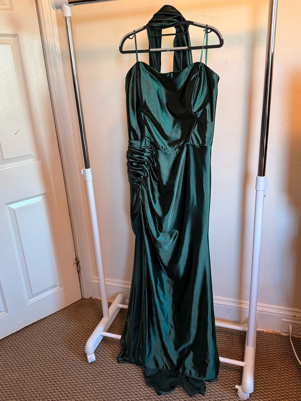 Elegant Emerald Green Satin Evening Dress